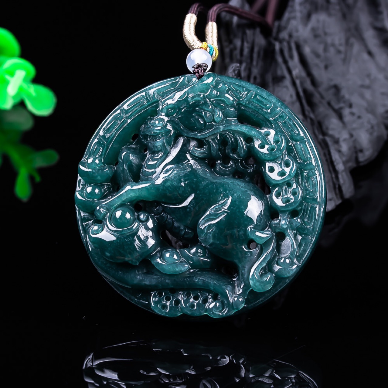 Vintage Women Fashion - Pendentif Dragon en Jadeite Birmane, Pierre